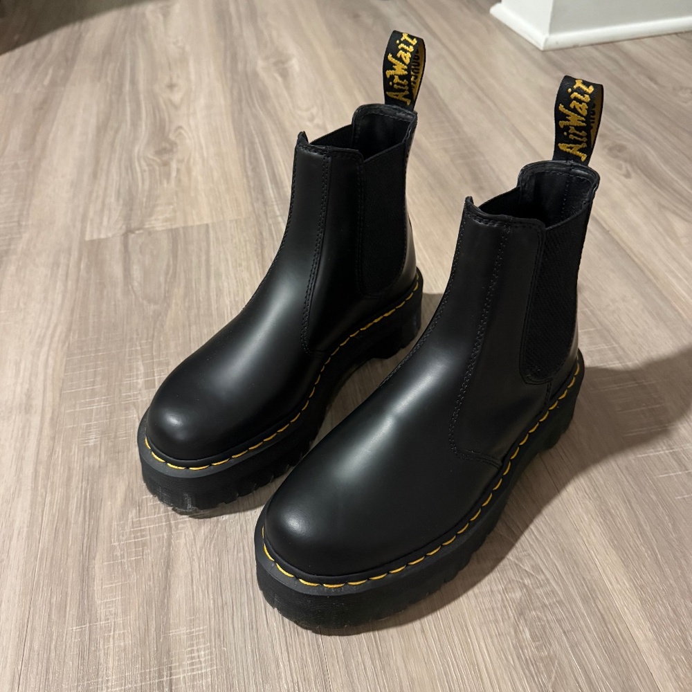Brand New Never Worn Smooth Leather Platform Chelsea Boots Doc Martens